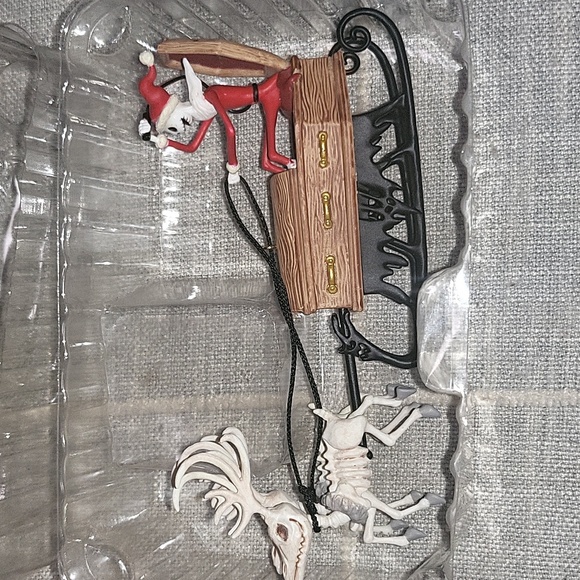 2019 Hallmark Keepsake "Here Comes Sandy Claus" ornament NEW - Picture 4 of 6